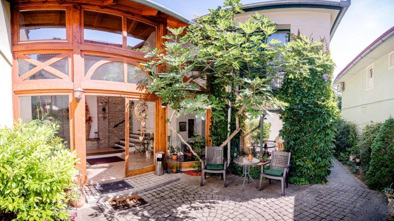 Nymphea Villa เฮวิซ ภายนอก รูปภาพ
